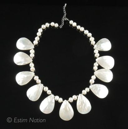 COLLIER NACRE
Collier ''dit de la mariée''...