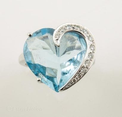 BAGUE TOPAZE DIAMANTS
Bague en or 18K 750/°°...