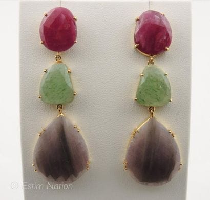 BOUCLES D'OREILLES SAPHIRS
Paire de pendants...