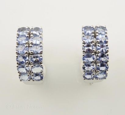 BOUCLES D'OREILLES TANZANITES
Paire de boucles...