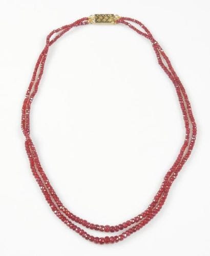 COLLIER RUBIS
Collier à deux rangs de perles...