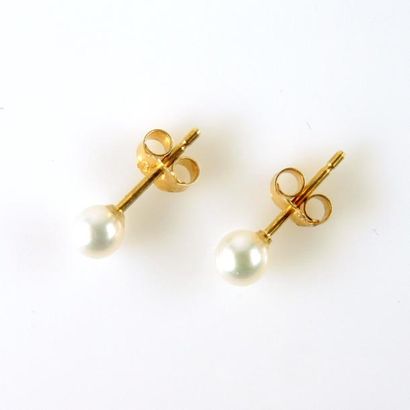 Paire de boucles d'oreilles en or jaune 18ct...