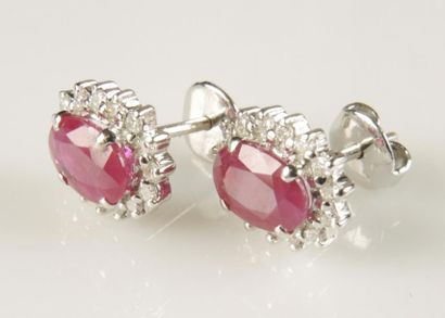 BOUCLES D'OREILLES RUBIS DIAMANTS
Paire de...