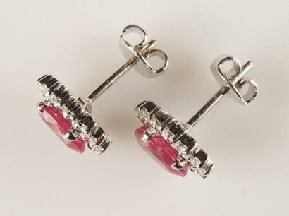 BOUCLES D'OREILLES RUBIS DIAMANTS
Paire de...