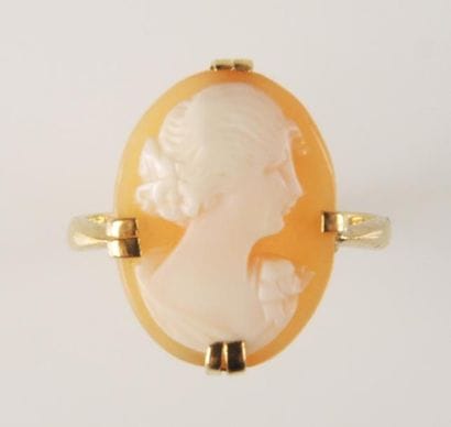 BAGUE CAMÉE ET OR
Bague en or jaune 18K (750°/00)...