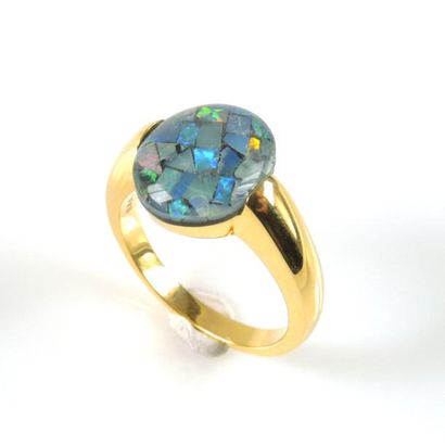 BAGUE OPALE
Bague en argent doré 925/°° centrée...