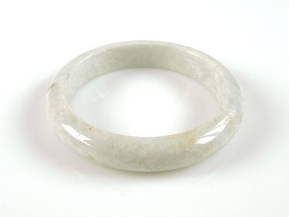 BRACELET JADE
Bracelet rigide en jade. Tour...