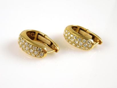 BOUCLES D'OREILLES DIAMANTS
Paire de boucles...