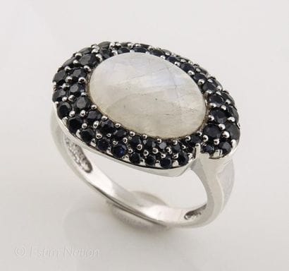 BAGUE PIERRE DE LUNE SAPHIRS
Bague en argent...
