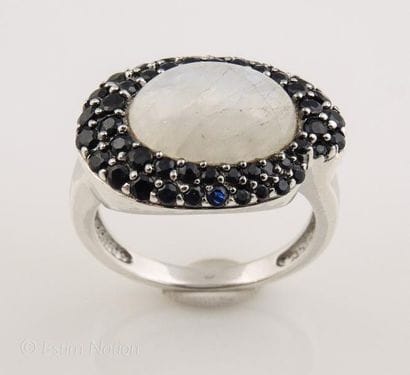 BAGUE PIERRE DE LUNE SAPHIRS
Bague en argent...