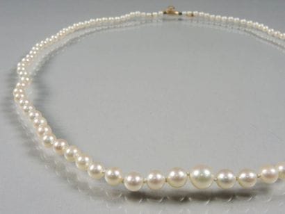 COLLIER DE PERLES DE CUTURE EN CHUTE
Collier...