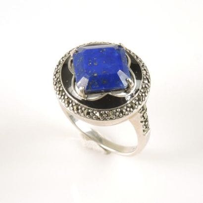 BAGUE LAPIS
Bague en argent 925/°° centrée...