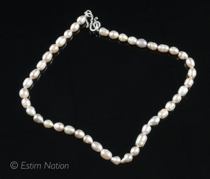 Collier de perles de culture d'eau douce....