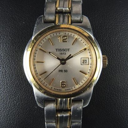 Lot de trois montres: -Une montre signée...
