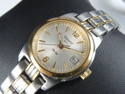 Lot de trois montres: -Une montre signée...