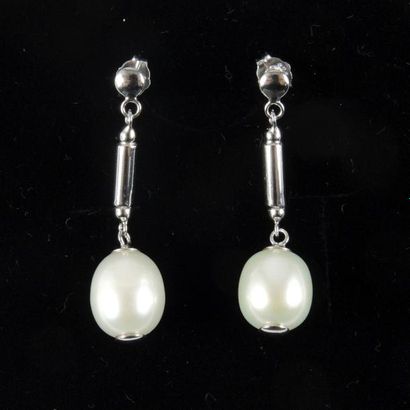 Paire de boucles d'oreilles en argent 925/°°...