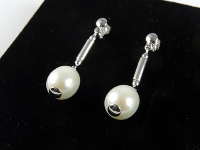 Paire de boucles d'oreilles en argent 925/°°...