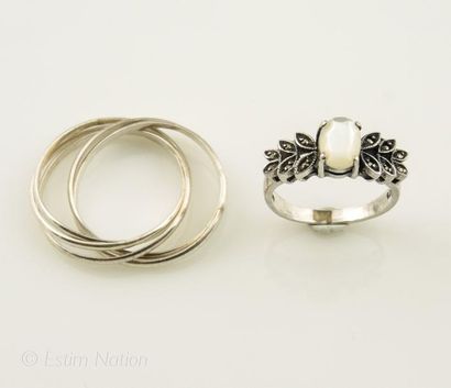 BAGUE NACRE
Bague en argent 925/°° centrée...