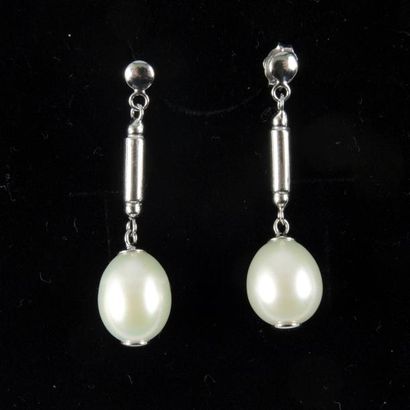 Paire de boucles d'oreilles en argent 925/°°...
