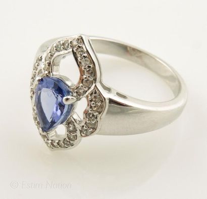 BAGUE TANZANITE TOPAZES BLANCHES
Bague en...