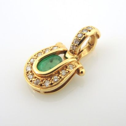 Pendentif en or jaune 18K 750/°° présentant...