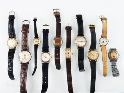 LOT DE MONTRES
Montre bracelet de forme tonneau....