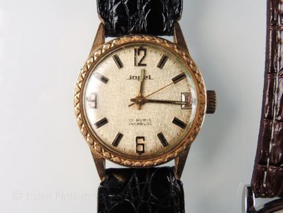 LOT DE MONTRES
Montre bracelet de forme tonneau....