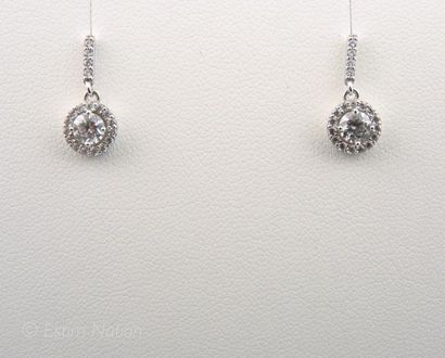 PAIRE DE PENDANTS D'OREILLES EN ARGENT ET...