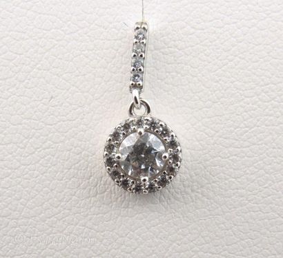 PAIRE DE PENDANTS D'OREILLES EN ARGENT ET...