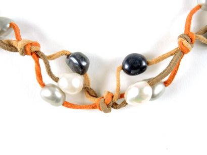 COLLIER TORSADE
Collier composé d'un triple...