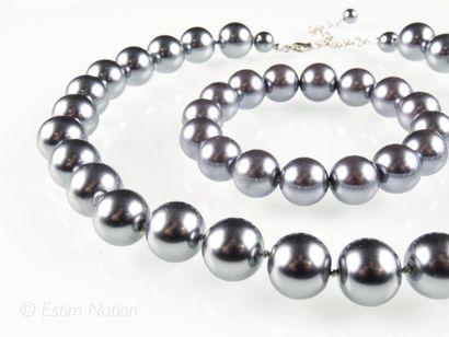 PERLES FANTAISIE
Demi parure comprenant un...