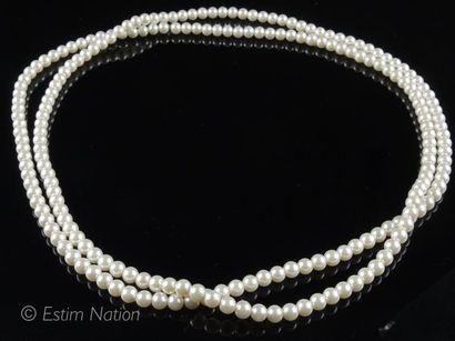 PERLES FANTAISIE
Demi parure comprenant un...