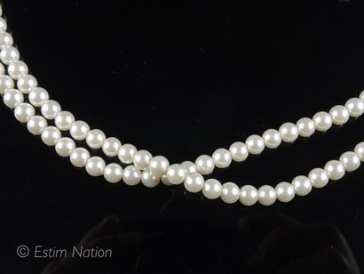 PERLES FANTAISIE
Demi parure comprenant un...