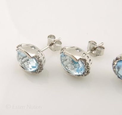 LOT DE BOUCLES D'OREILLES
Lot de deux paires...