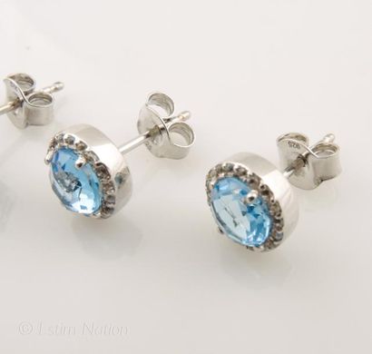 LOT DE BOUCLES D'OREILLES
Lot de deux paires...