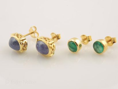 LOT DE BOUCLES D'OREILLES
Lot de deux paires...