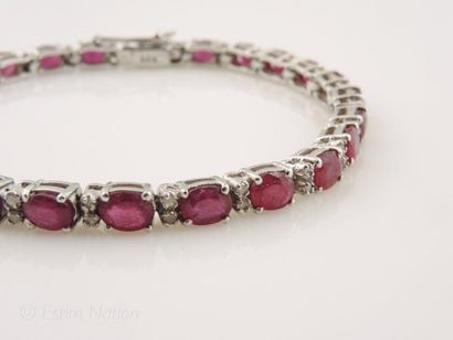 BRACELET RUBIS DIAMANTS
Bracelet articulé...