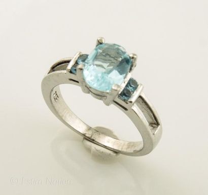 BAGUE PIERRES BLEUES
Bague en argent 925/°°...