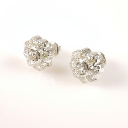 PAIRE DE BOUCLES D'OREILLES DIAMANTS
Paire...