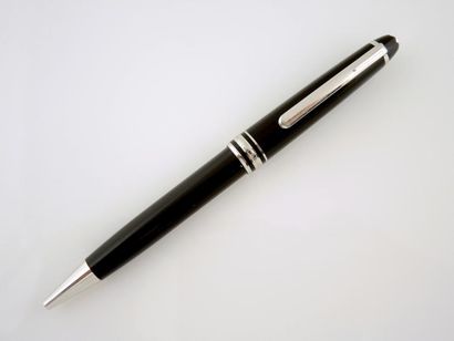 MONTBLANC
Stylo bille le corps en résine...