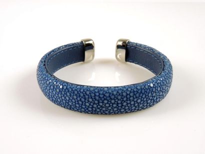 BRACELET GALUCHAT
Bracelet rigide gainé de...