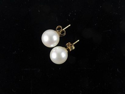 Paire de boucles d'oreilles en or jaune 18ct...