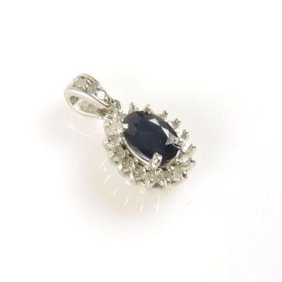 PENDENTIF ''MARGUERITE''
Pendentif en argent...