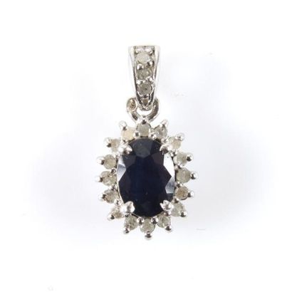 PENDENTIF ''MARGUERITE''
Pendentif en argent...