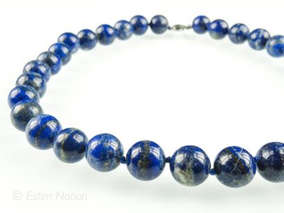 COLLIER LAPIS
Sautoir composé de grosses...