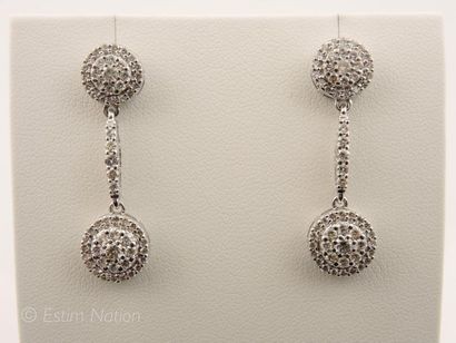 BOUCLES D'OREILLES DIAMANTS
Paire de boucles...
