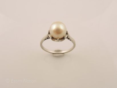 BAGUE PLATINE ET PERLE
Bague en platine (950°/00)...