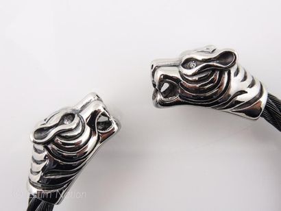 BRACELET ACIER
Bracelet en acier ouvrant...