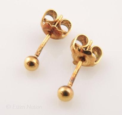 PAIRE DE PUCES D'OREILLES EN OR
Paire de...