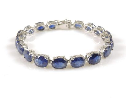 BRACELET SAPHIRS
Bracelet articulé en argent...